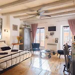 Au Grey D'annecy, Cosy Au Coeur De La Apartment *